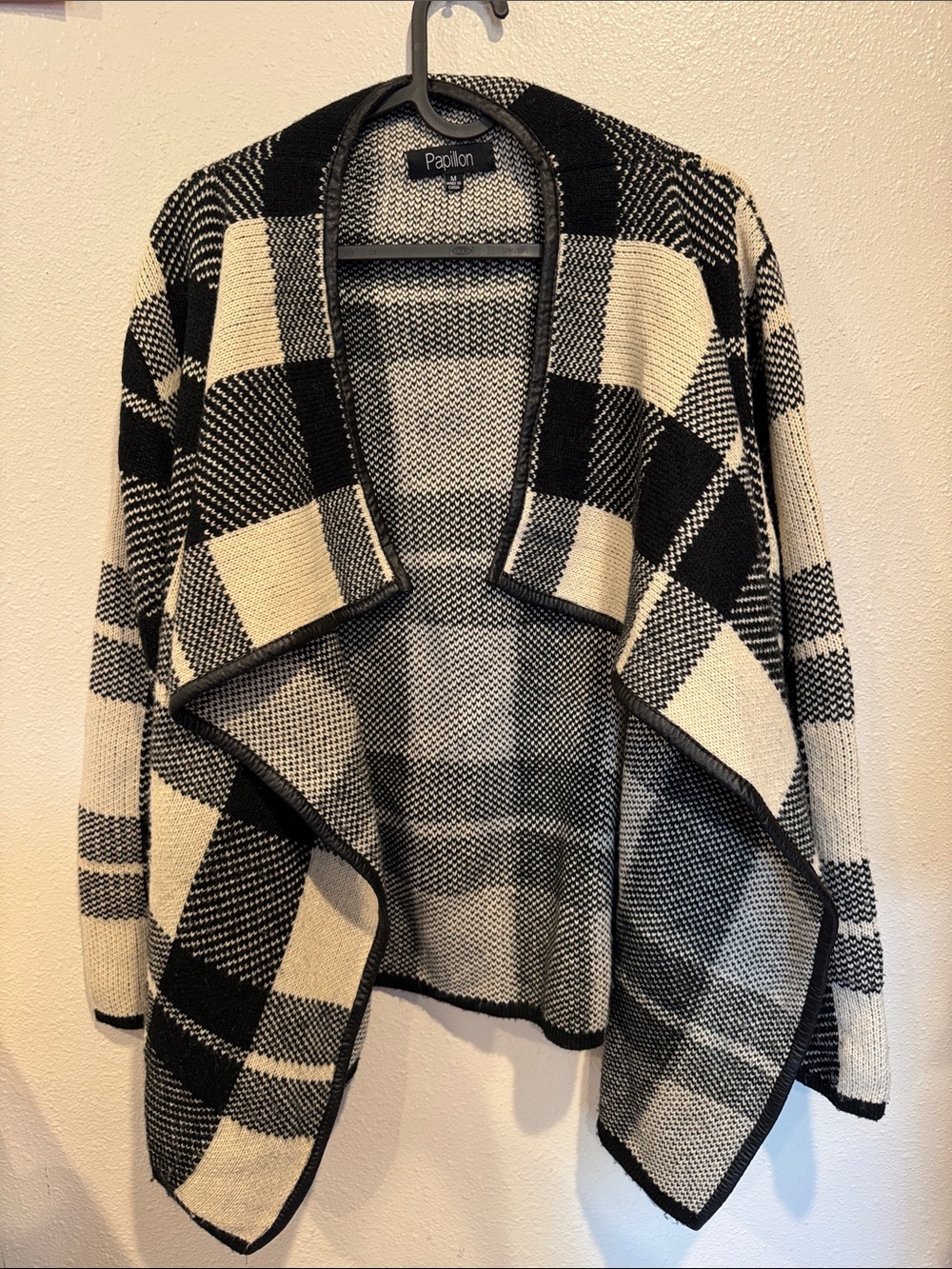 Papillon Blanc Black & Cream Plaid Open-Front Cardigan